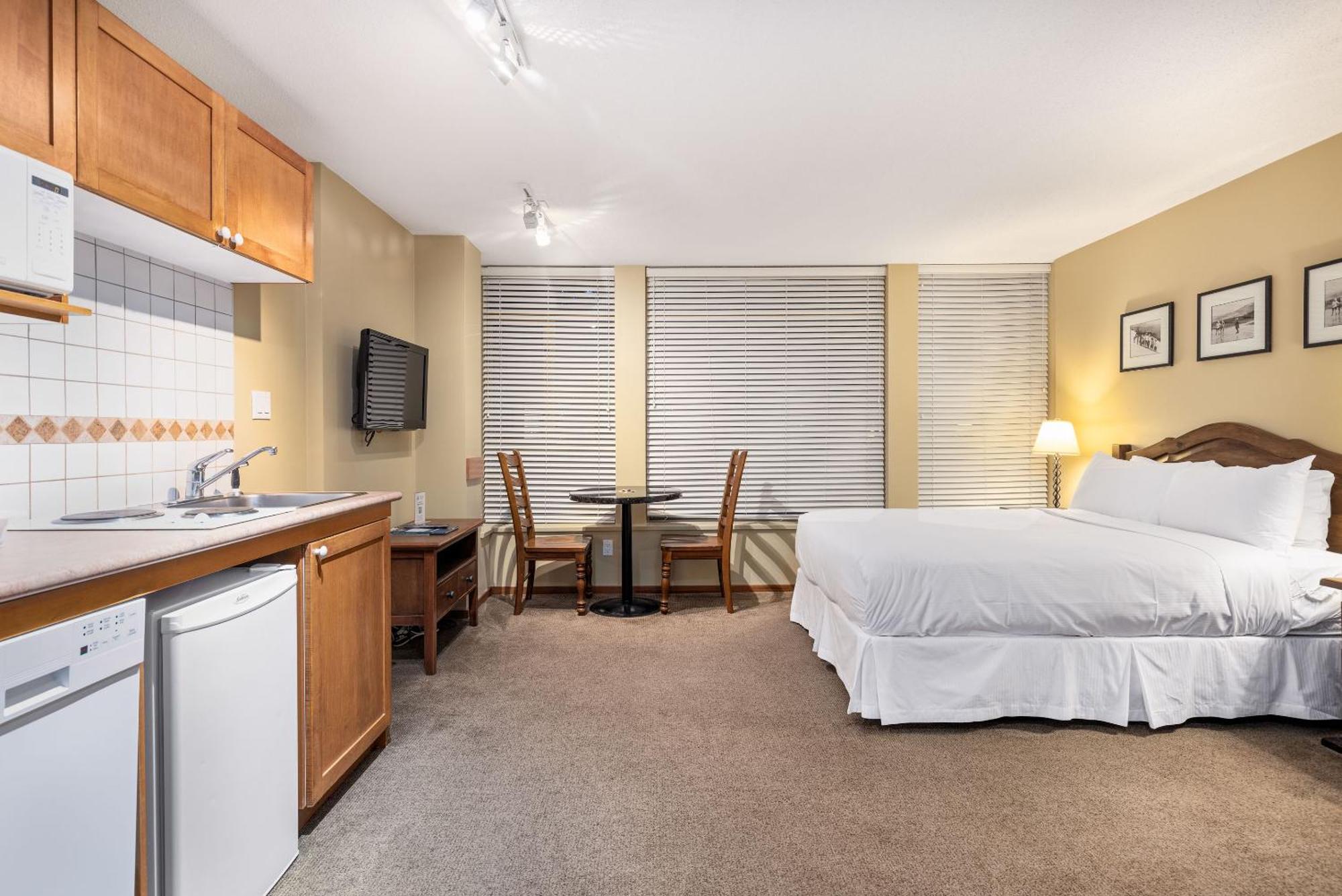 Spring Summer Special Cascade Lodge Suite Wifi 2 Hot Tubs Pool Gym Sauna Ski & Bike Storage Room Уистлер Экстерьер фото