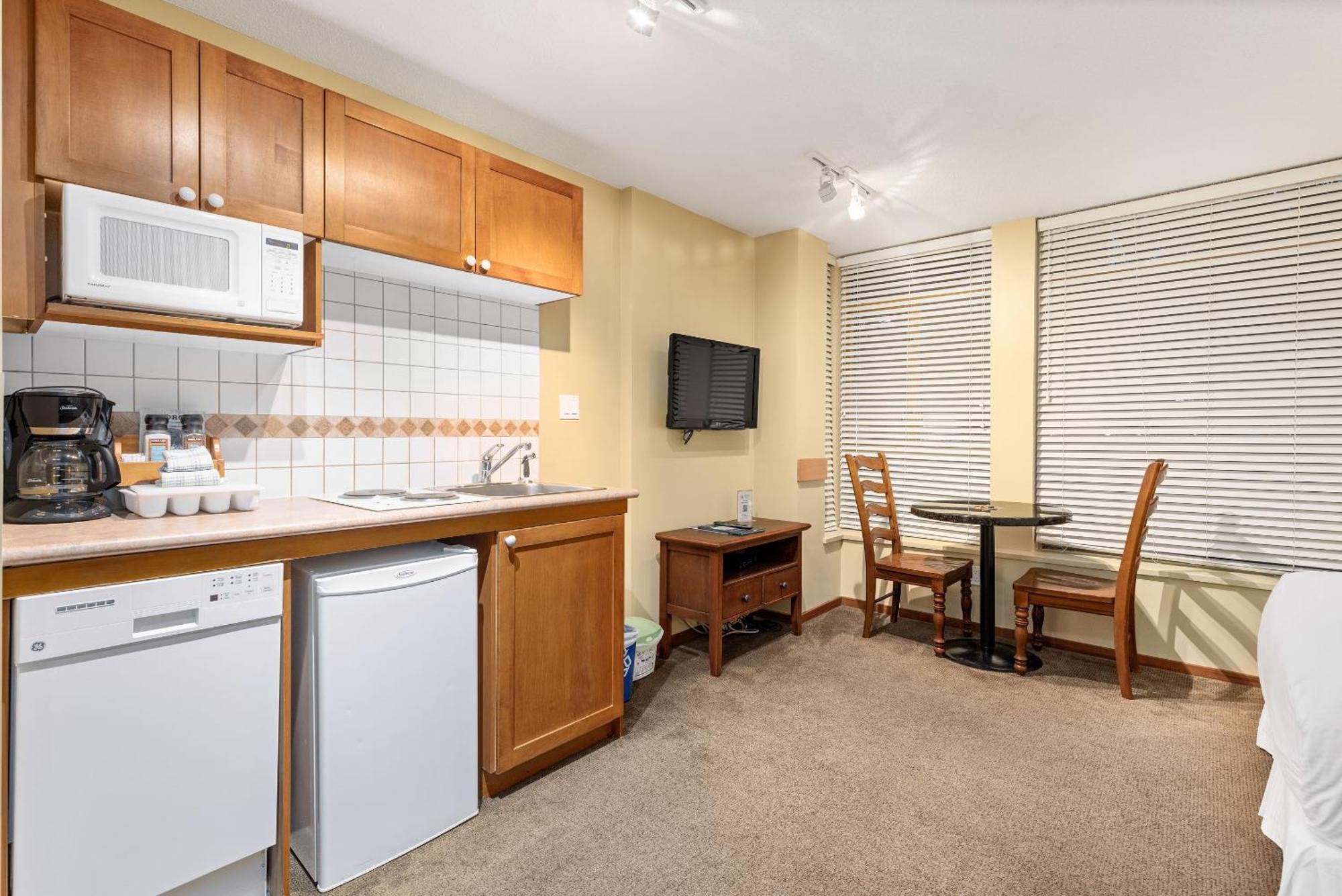 Spring Summer Special Cascade Lodge Suite Wifi 2 Hot Tubs Pool Gym Sauna Ski & Bike Storage Room Уистлер Экстерьер фото