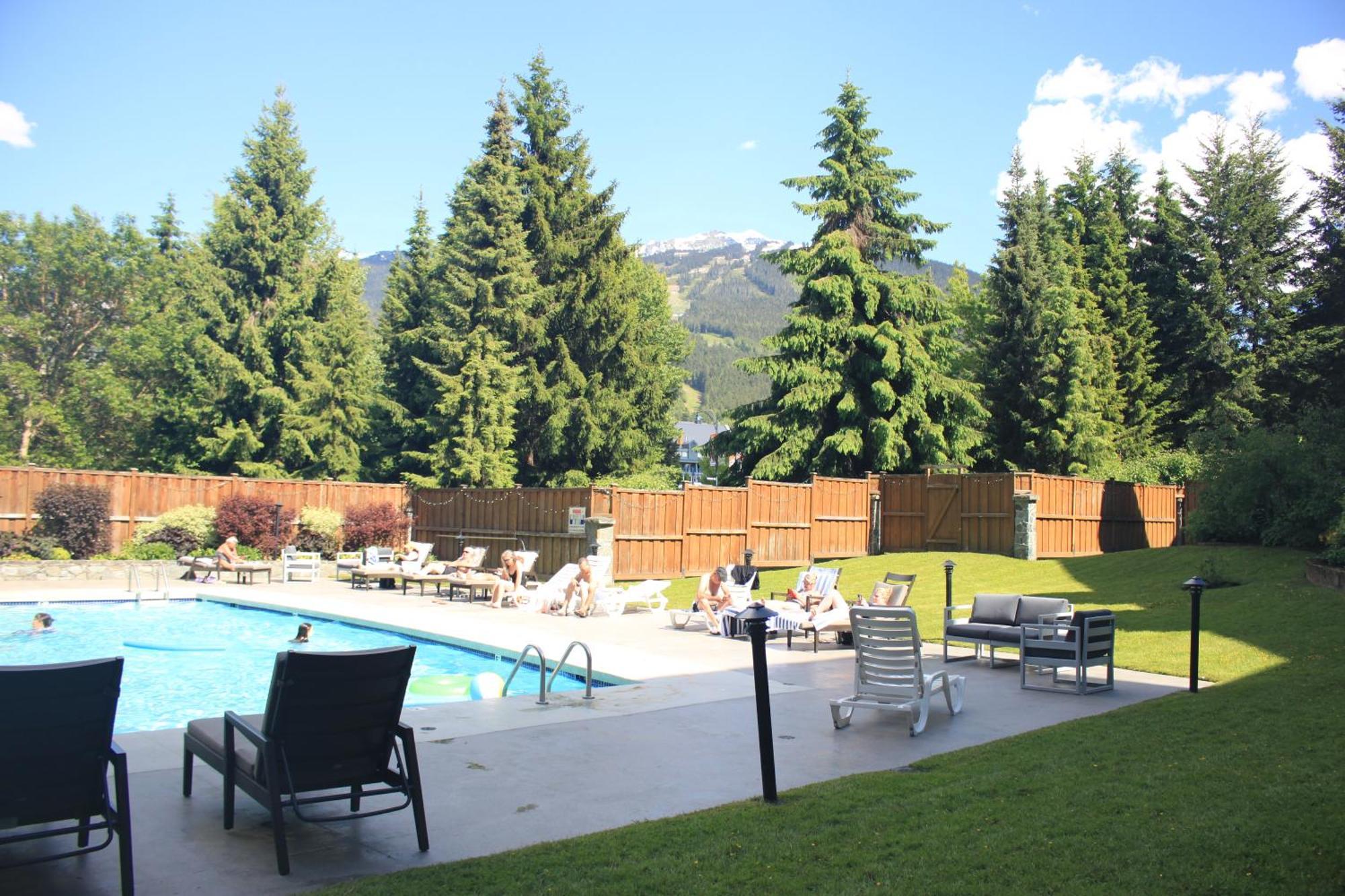 Spring Summer Special Cascade Lodge Suite Wifi 2 Hot Tubs Pool Gym Sauna Ski & Bike Storage Room Уистлер Экстерьер фото